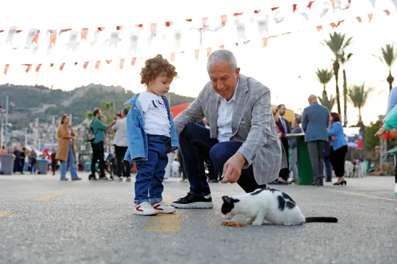 3. Alanya Tropikal Meyve Festivali renkli görüntülerle başladı